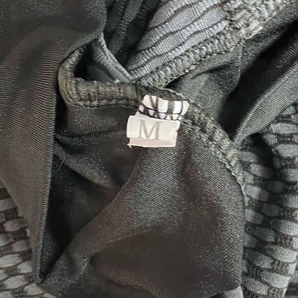 Yoga Pants Leggings Black Grey Basket Weave Pattern Junior Medium - Picture 3 of 9